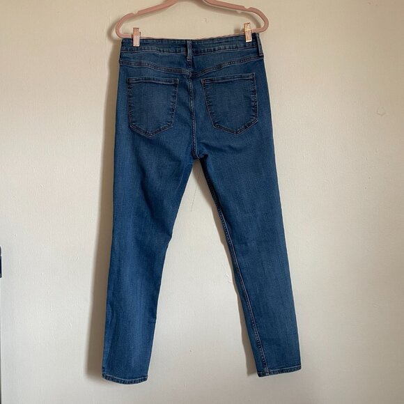 Old Navy | Medium Wash "Suzie" Distressed Mid-Rise Rockstar Jeans 12 - Picture 4 of 5